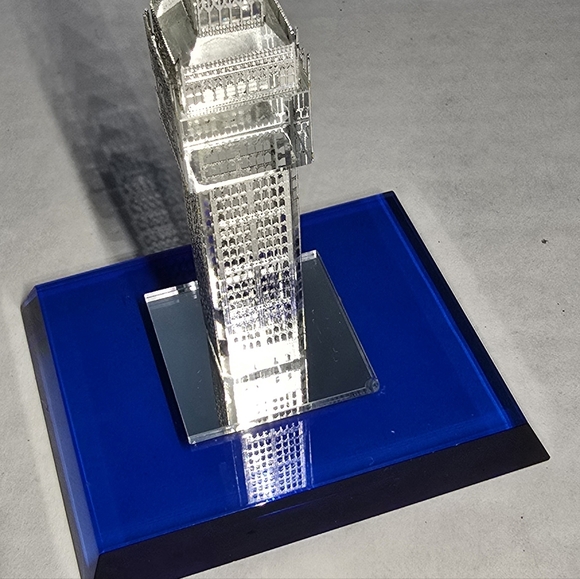 Crystal & Silver Paperweight Big Ben Tower Britain with Blue Glass Base C46For - Picture 6 of 12